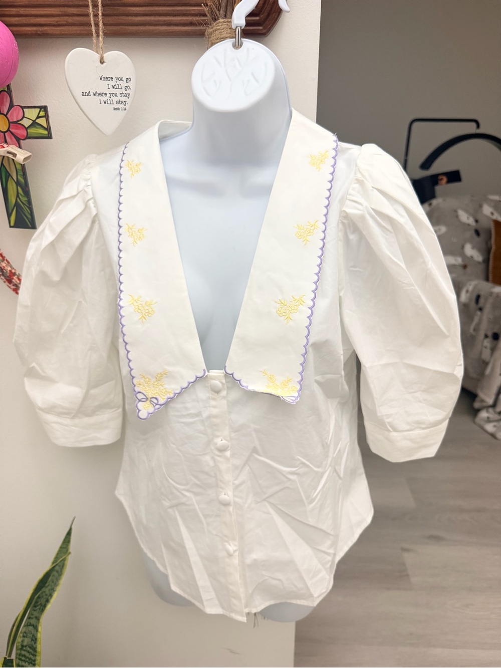 Atoir Australian White Puff-Sleeve Blouse with Embroidered Collar %100 cotton